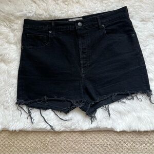 EVERLANE black cheeky denim shorts size 32 raw hem